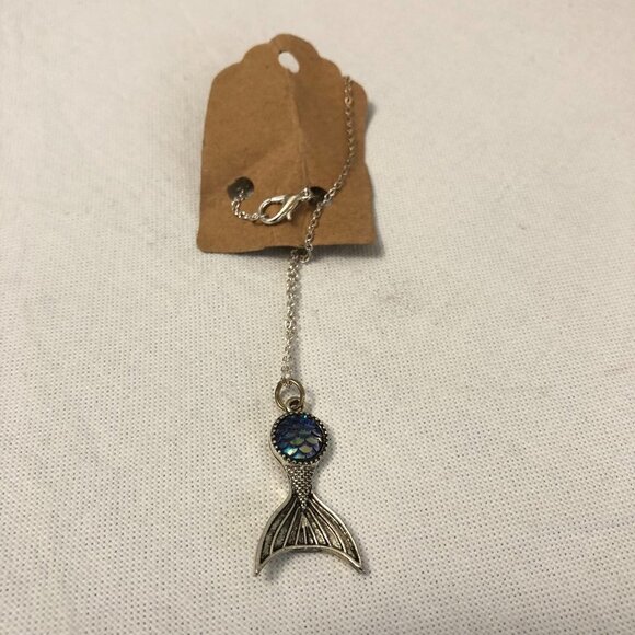 MERMAID TAIL NECKLACE - Picture 3 of 3
